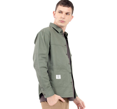 CAMISA PARA HOMBRE CON BOLSA Y APLICACIÓN QUARRY