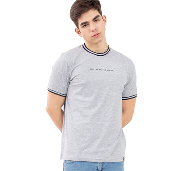 PLAYERA PARA HOMBRE ESTAMPADO DIFFERENT IS GOOD QUARRY