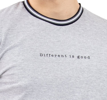 PLAYERA PARA HOMBRE ESTAMPADO DIFFERENT IS GOOD QUARRY