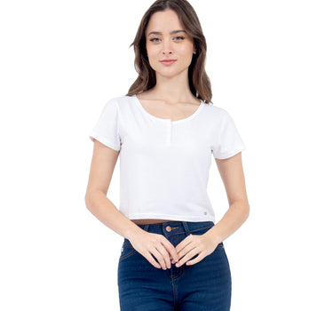 PLAYERA PARA MUJER QUARRY CROPPED Y CUELLO CON BOTONES QUARRY