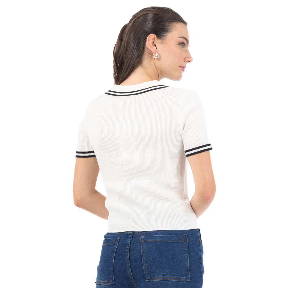 PLAYERA POLO CON RAYAS EN CUELLO Y MANGAS